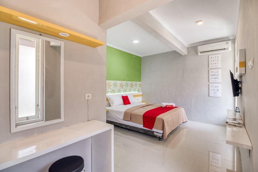 Готель Reddoorz Near Malioboro Tugu Station Jogja Джок'якарта Екстер'єр фото
