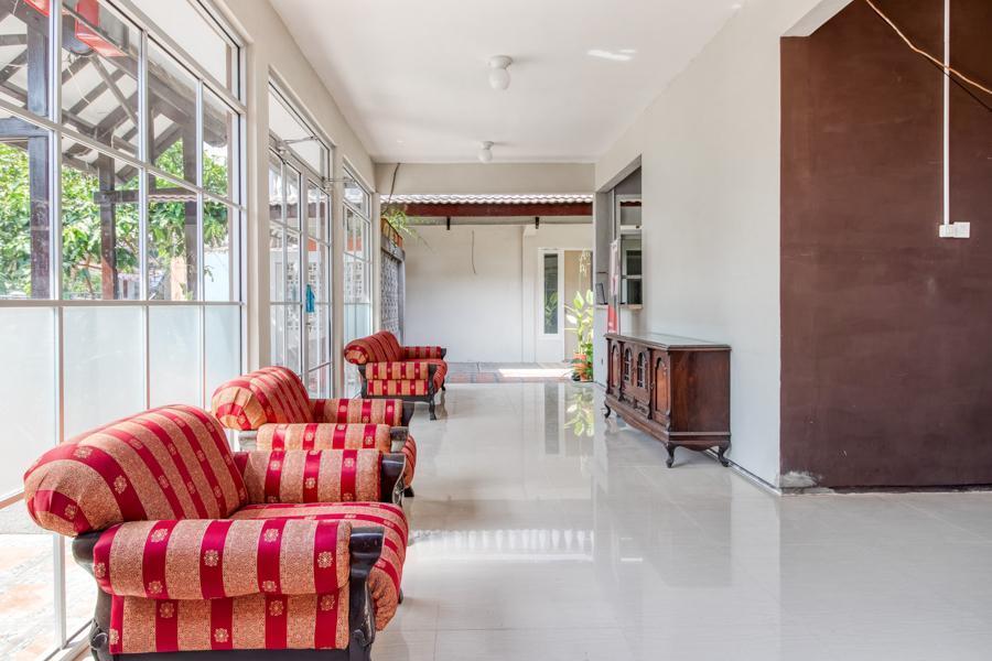 Готель Reddoorz Near Malioboro Tugu Station Jogja Джок'якарта Екстер'єр фото