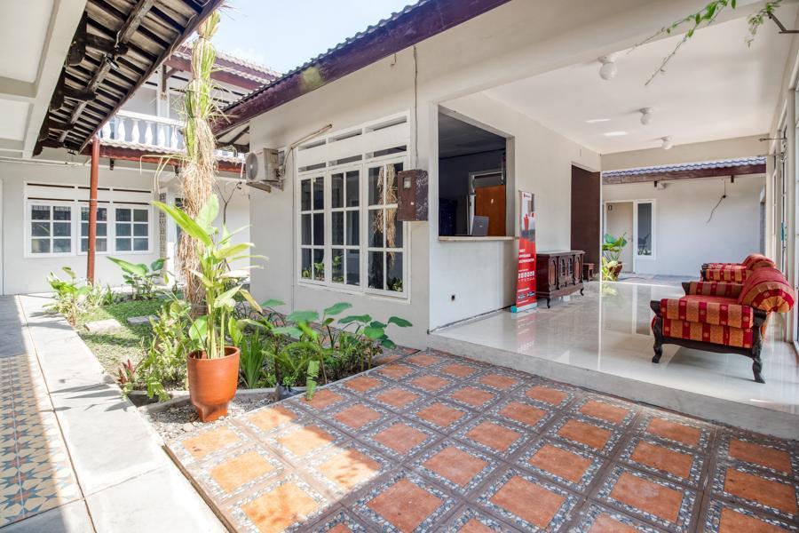 Готель Reddoorz Near Malioboro Tugu Station Jogja Джок'якарта Екстер'єр фото