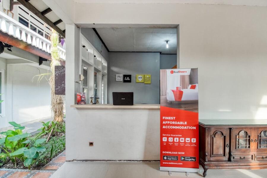 Готель Reddoorz Near Malioboro Tugu Station Jogja Джок'якарта Екстер'єр фото