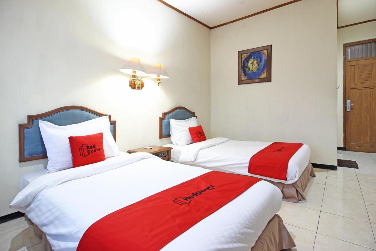 Готель Reddoorz Near Malioboro Tugu Station Jogja Джок'якарта Екстер'єр фото