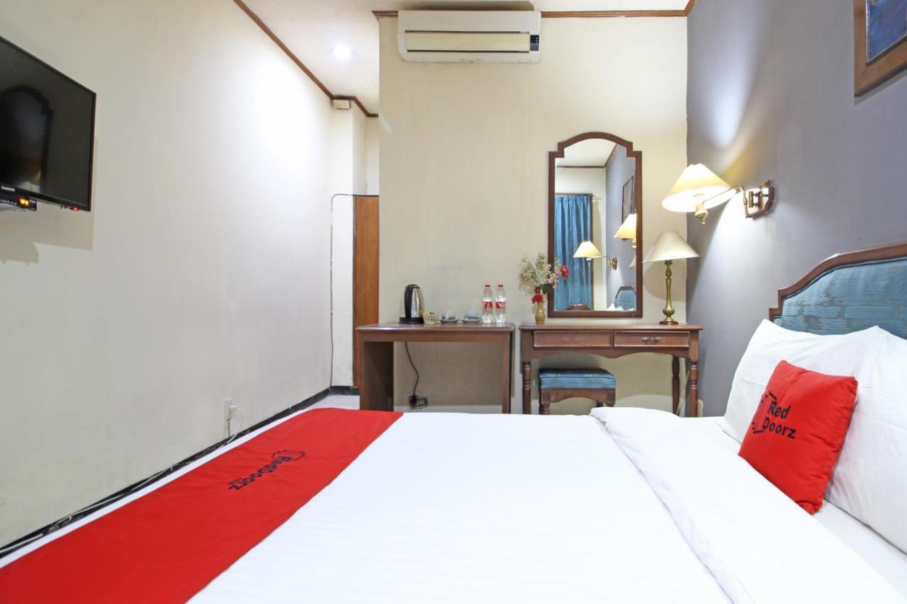 Готель Reddoorz Near Malioboro Tugu Station Jogja Джок'якарта Екстер'єр фото