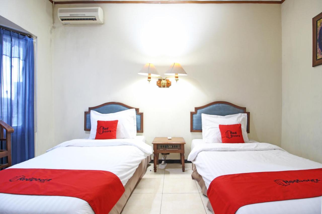 Готель Reddoorz Near Malioboro Tugu Station Jogja Джок'якарта Екстер'єр фото