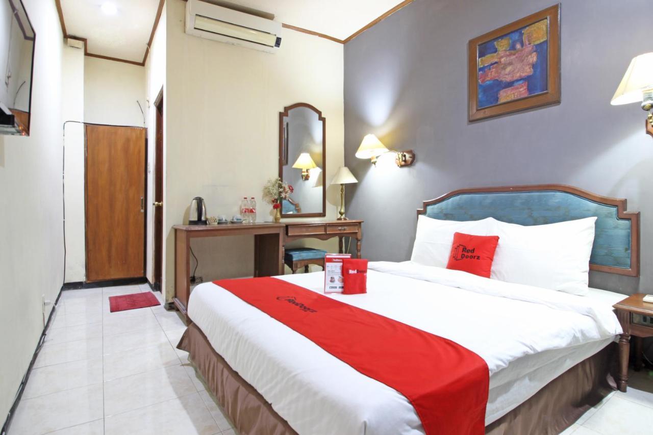 Готель Reddoorz Near Malioboro Tugu Station Jogja Джок'якарта Екстер'єр фото