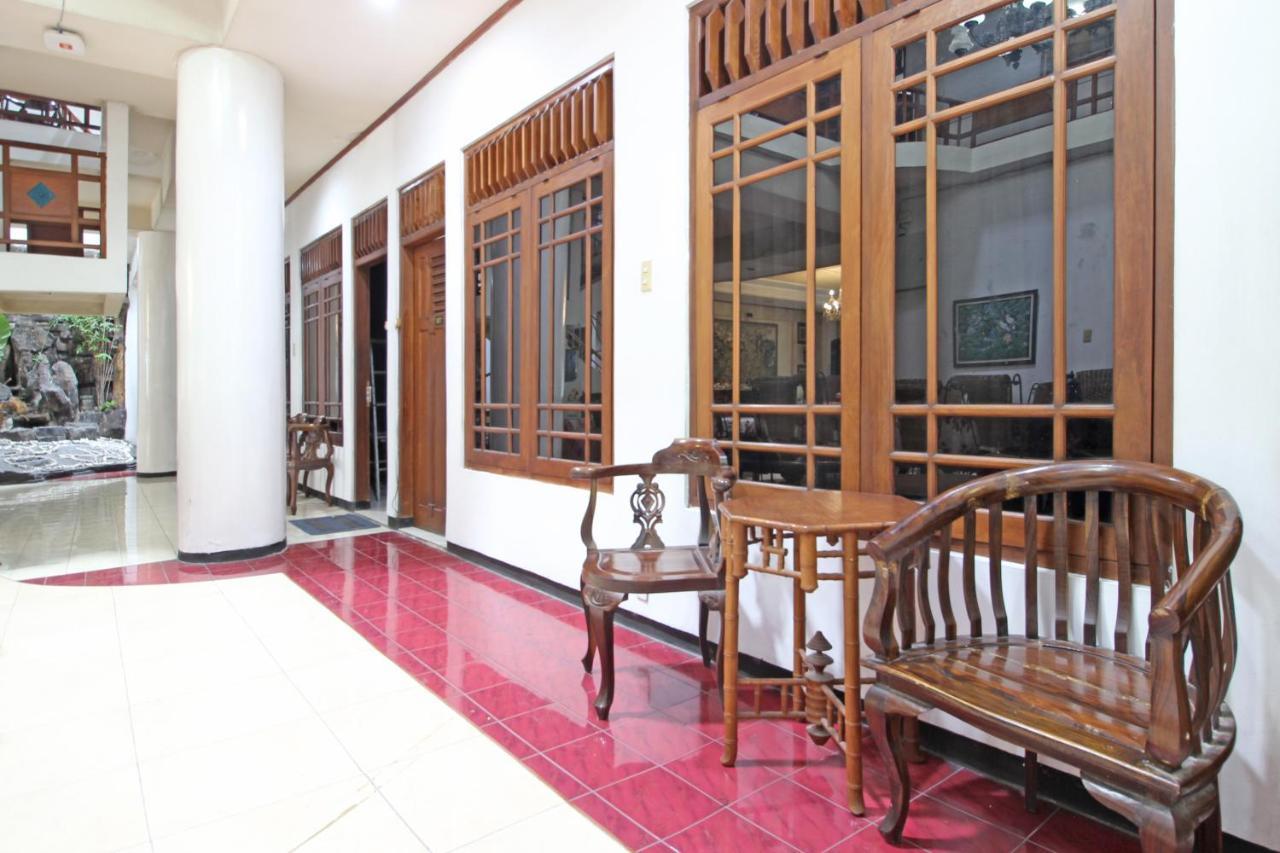 Готель Reddoorz Near Malioboro Tugu Station Jogja Джок'якарта Екстер'єр фото