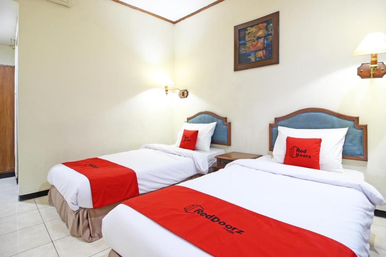 Готель Reddoorz Near Malioboro Tugu Station Jogja Джок'якарта Екстер'єр фото