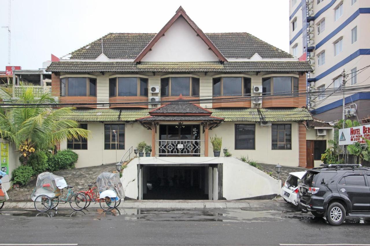 Готель Reddoorz Near Malioboro Tugu Station Jogja Джок'якарта Екстер'єр фото