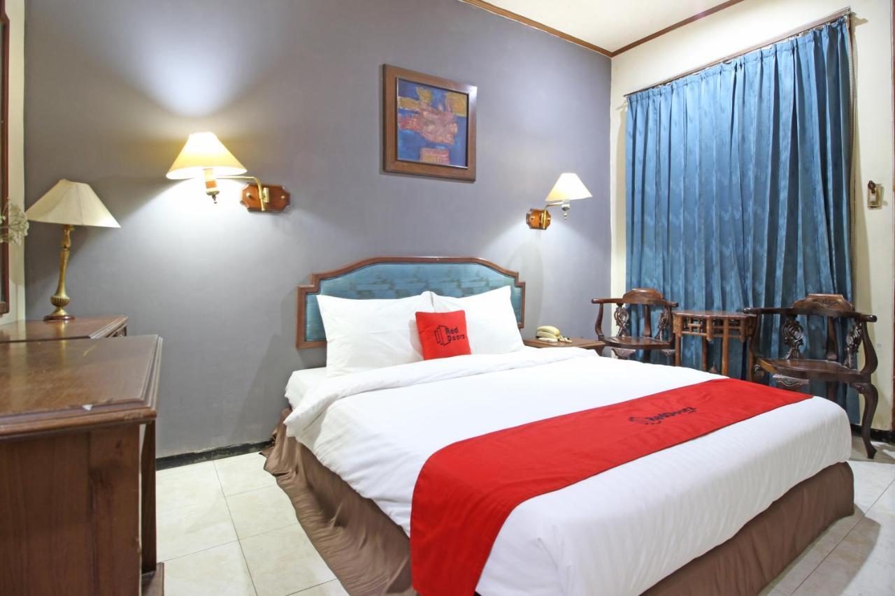 Готель Reddoorz Near Malioboro Tugu Station Jogja Джок'якарта Екстер'єр фото