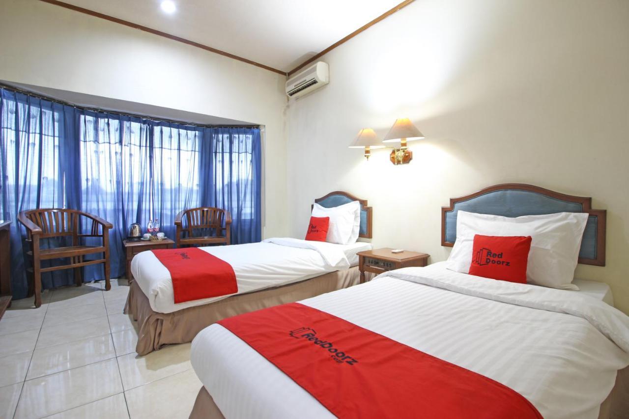 Готель Reddoorz Near Malioboro Tugu Station Jogja Джок'якарта Екстер'єр фото