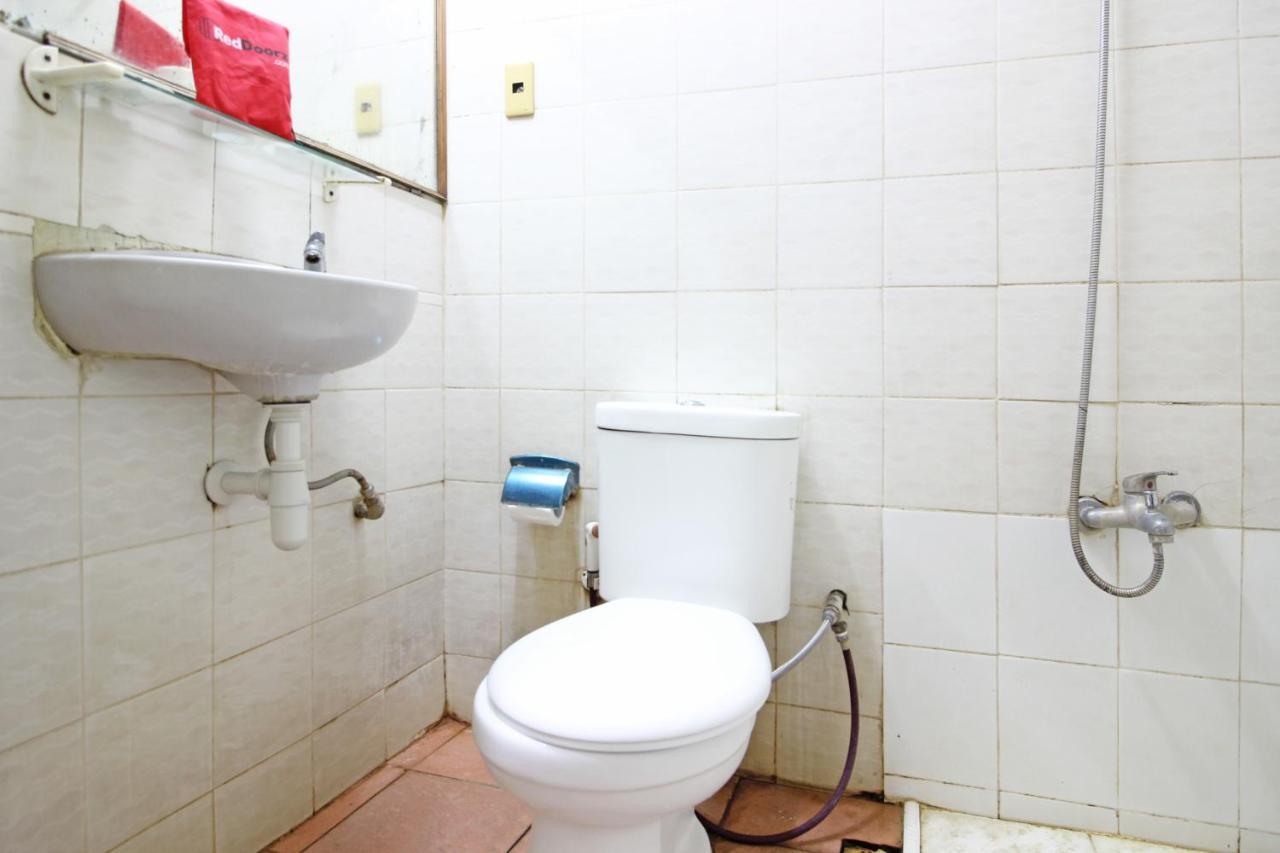 Готель Reddoorz Near Malioboro Tugu Station Jogja Джок'якарта Екстер'єр фото