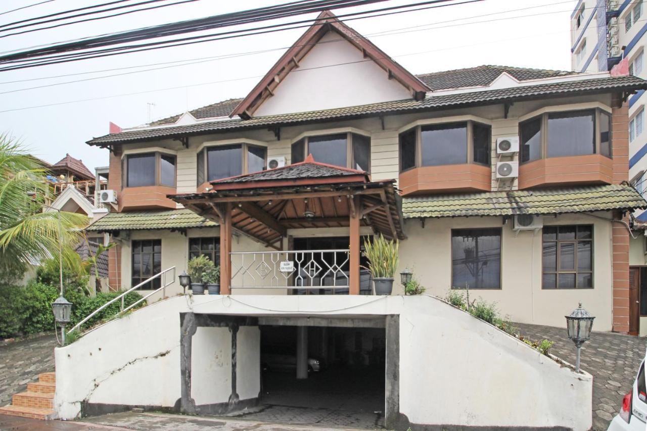 Готель Reddoorz Near Malioboro Tugu Station Jogja Джок'якарта Екстер'єр фото