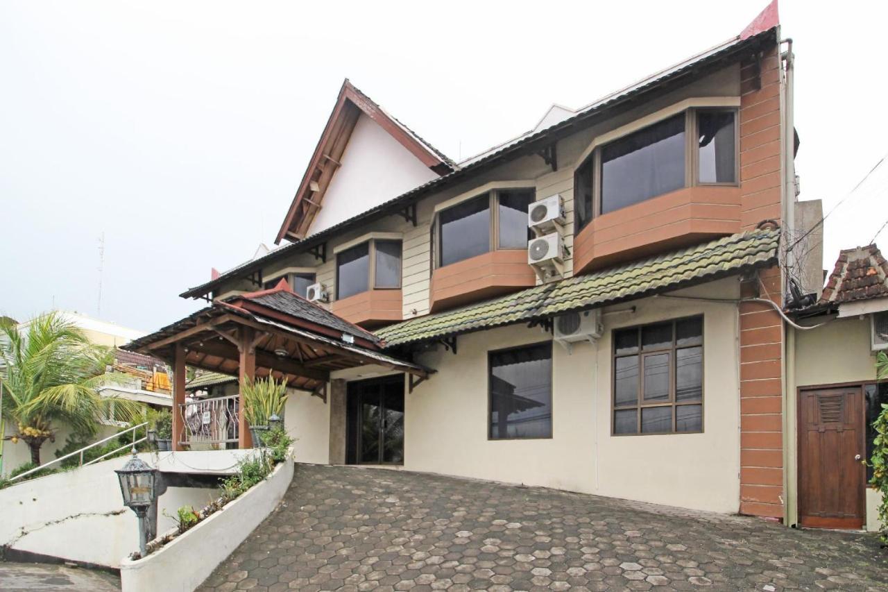 Готель Reddoorz Near Malioboro Tugu Station Jogja Джок'якарта Екстер'єр фото